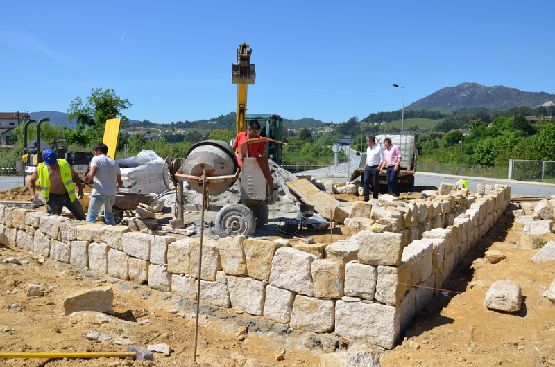 Presidente da Câmara visitou obras do arranjo urbanístico da Rotunda da Sobreira