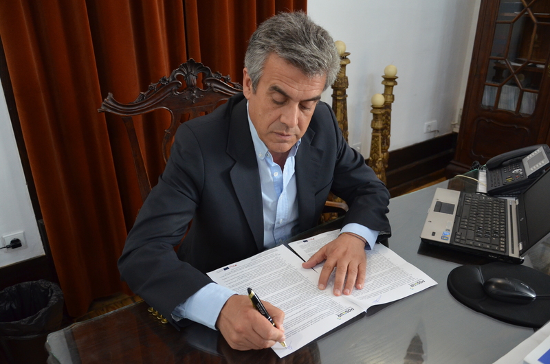 Leia mais sobre Presidente da Cmara assina dois termos de aceitao