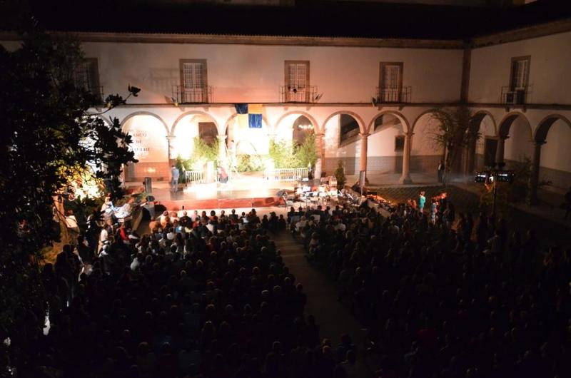 Grande produção do Centro de Teatro «A Primeira Viagem« junta um milhar nos Claustros do Mosteiro de S. Miguel de Refojos
