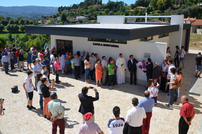 Presidentes da Câmara e da Junta de Freguesia inauguraram Capela Mortuária de Pedraça