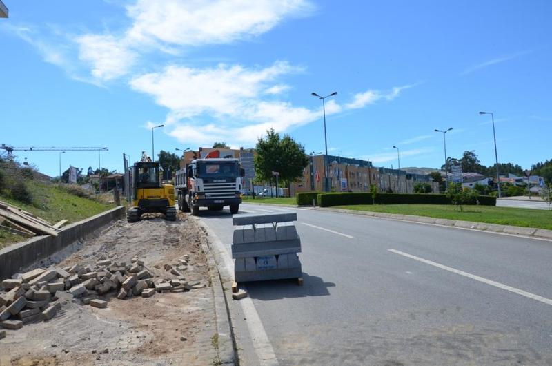 Leia mais sobre Arrancou construo de passeios na Avenida Cardeal D. Antnio Ribeiro
