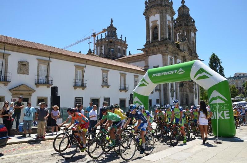 Leia mais sobre Ciclistas coloriram Cabeceiras com partida e chegada da primeira etapa junto ao Mosteiro