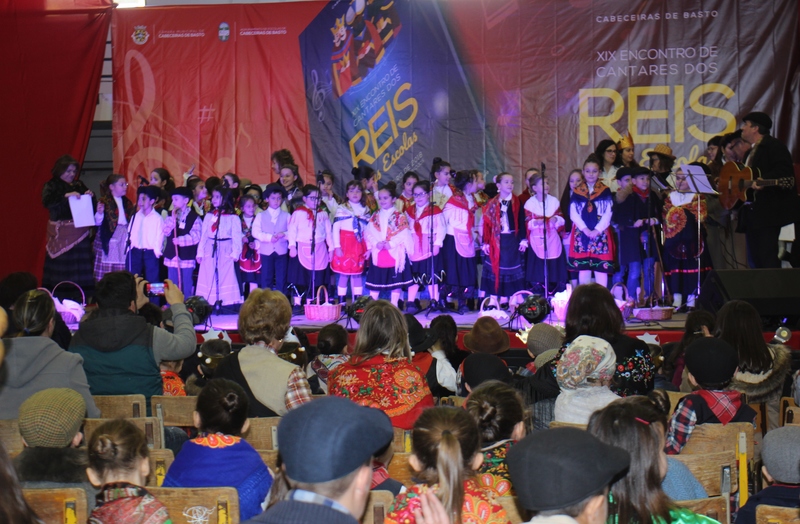 Crianças das Escolas cantaram os Reis e desejaram um feliz Ano Novo