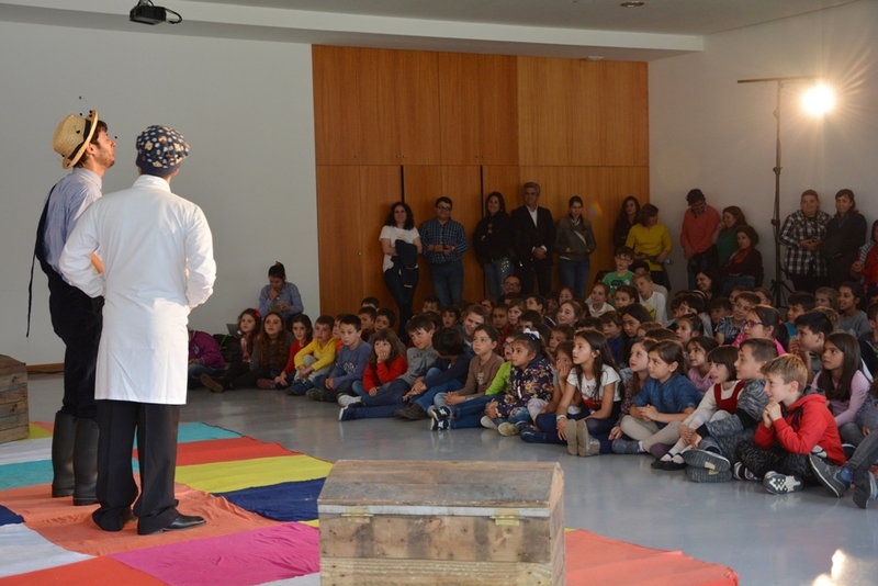 Centro de Teatro apresentou «Vem aí o Zé das Moscas» às crianças do ensino pré-escolar e do 1º ciclo