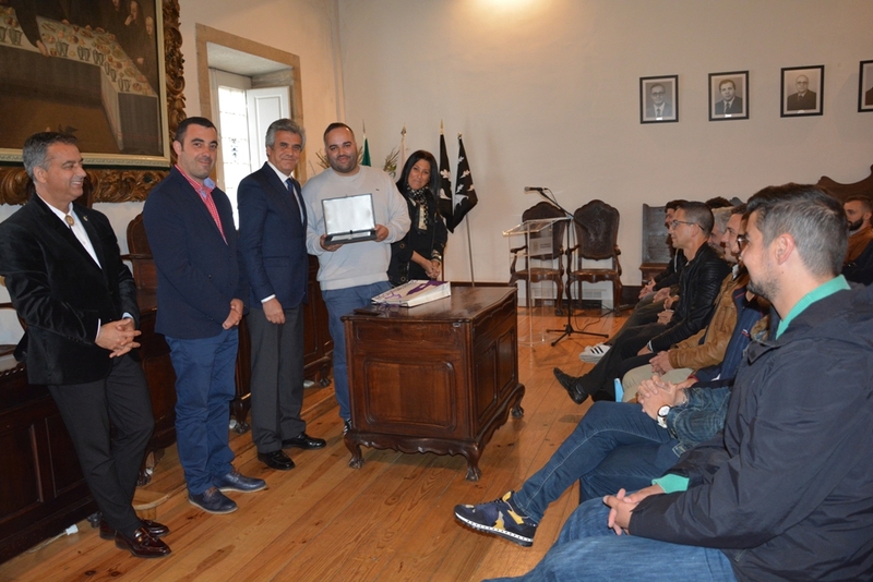 Presidente da Câmara Municipal entregou placa de Reconhecimento ao Desportivo do Arco de Baúlhe