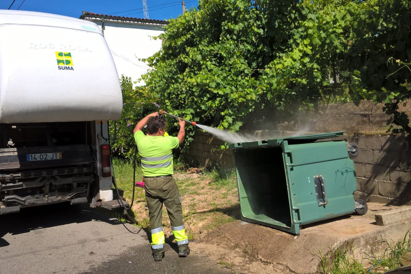 Câmara Municipal desinfeta contentores de lixo por todo o concelho