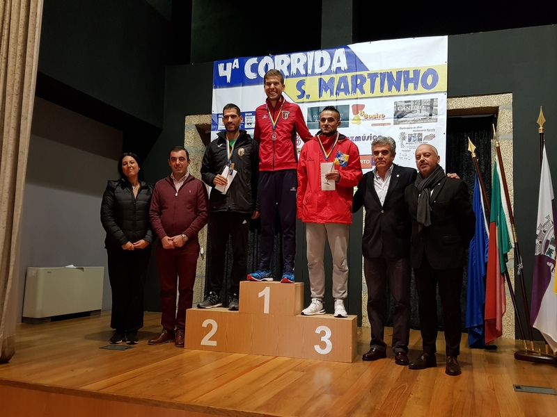 Presidente da Câmara entregou medalhas aos participantes na 4ª Corrida de S. Martinho