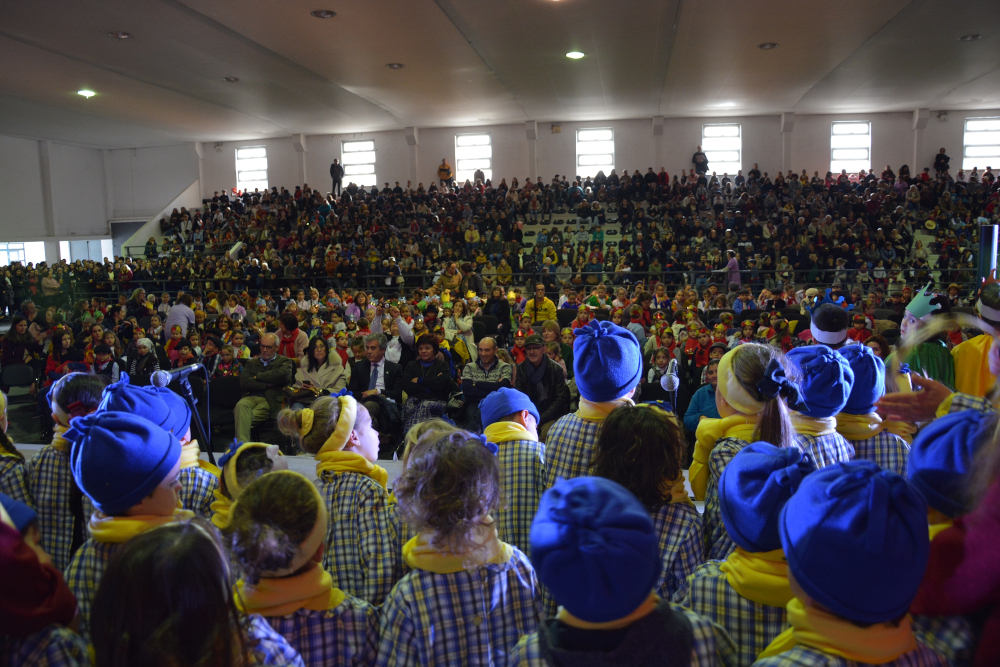 Crianças do Agrupamento de Escolas cantaram os Reis
