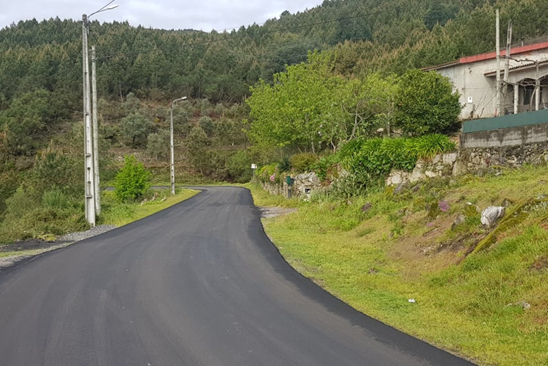 Repavimentado troço da estrada municipal de Moimenta para Gondiães