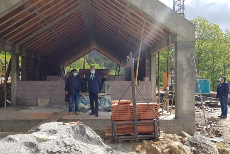 Presidente da Câmara visitou obras de construção da capela mortuária de Bucos
