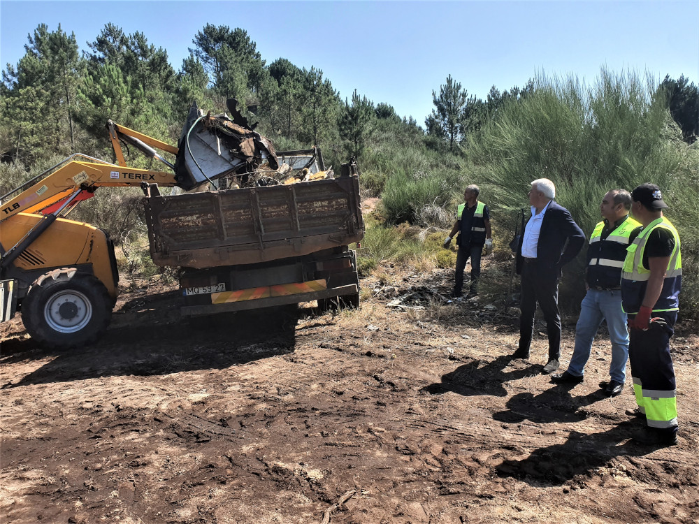Câmara Municipal recolheu 20 toneladas de lixo em lixeiras clandestinas em Cavez
