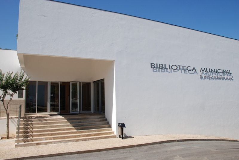 Biblioteca Municipal Dr. Antnio Teixeira de Carvalho