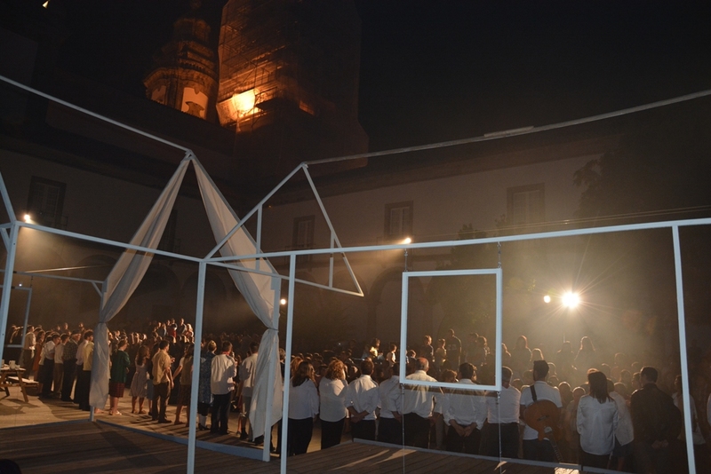 Teatro junta mais de 600 pessoas nos Claustros do Mosteiro