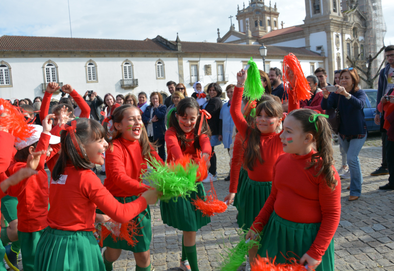 Leia mais sobre Desfile de Carnaval das Escolas sai à rua amanhã