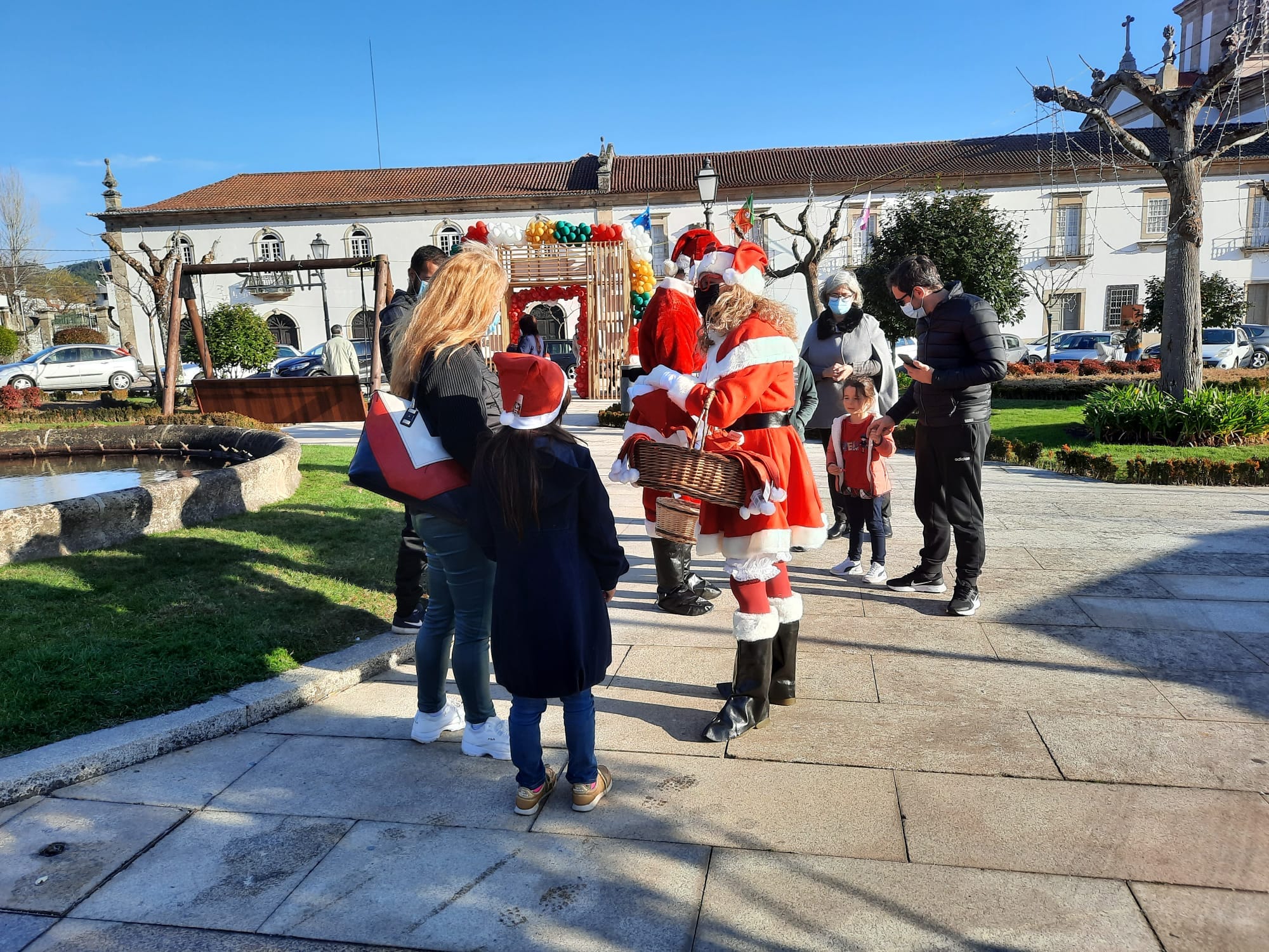 Parada de Natal e Mercadinho animaram Praça da República