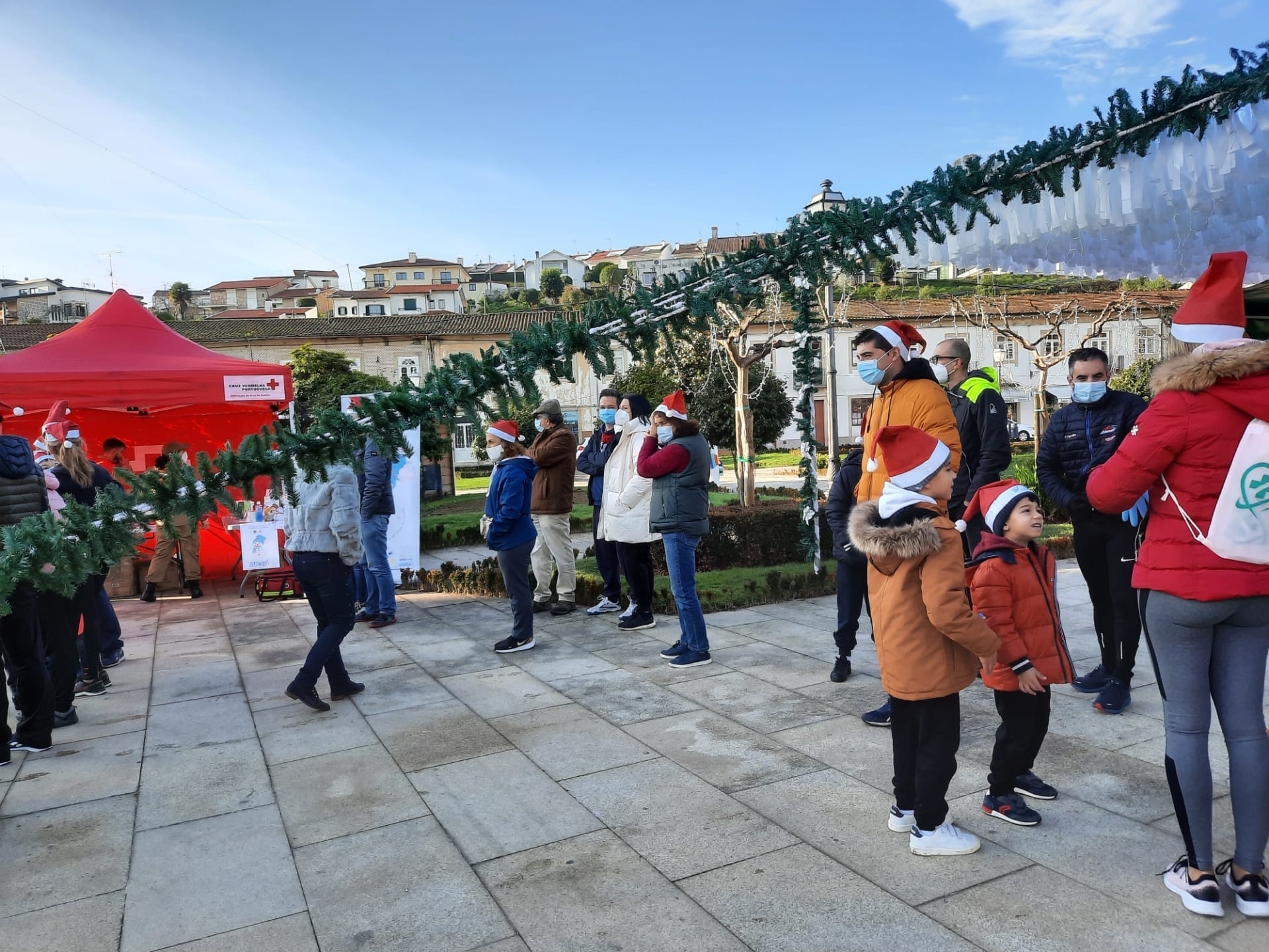 Parada de Natal e Mercadinho animaram Praça da República