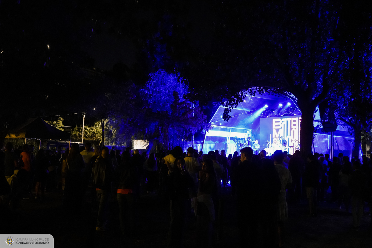 Centenas na Festa da Juventude no Parque do Rio