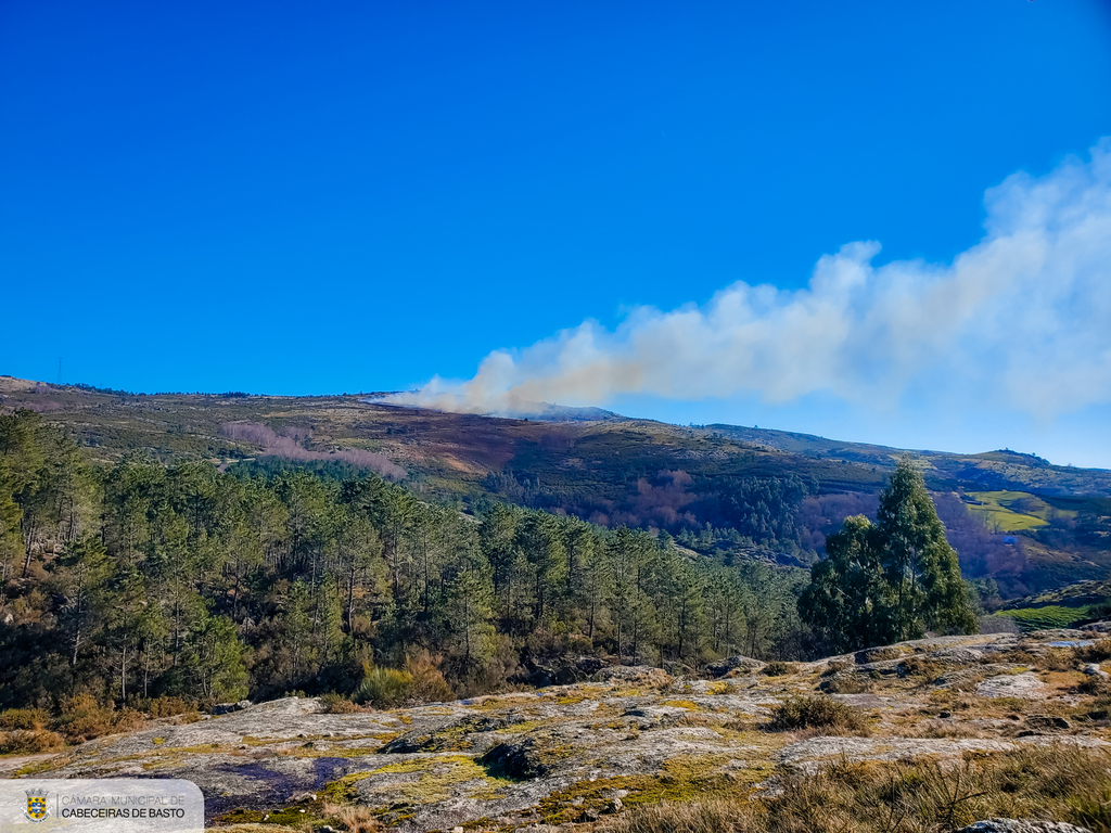 Ações de fogo controlado prosseguem no perímetro florestal de Cabeceiras de Basto