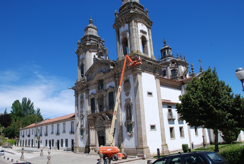 Leia mais sobre Câmara limpa fachadas da Igreja do Mosteiro S. Miguel de Refojos
