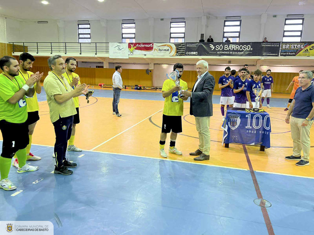 Fernando Basto entregou Taça do Minho à Contacto Futsal