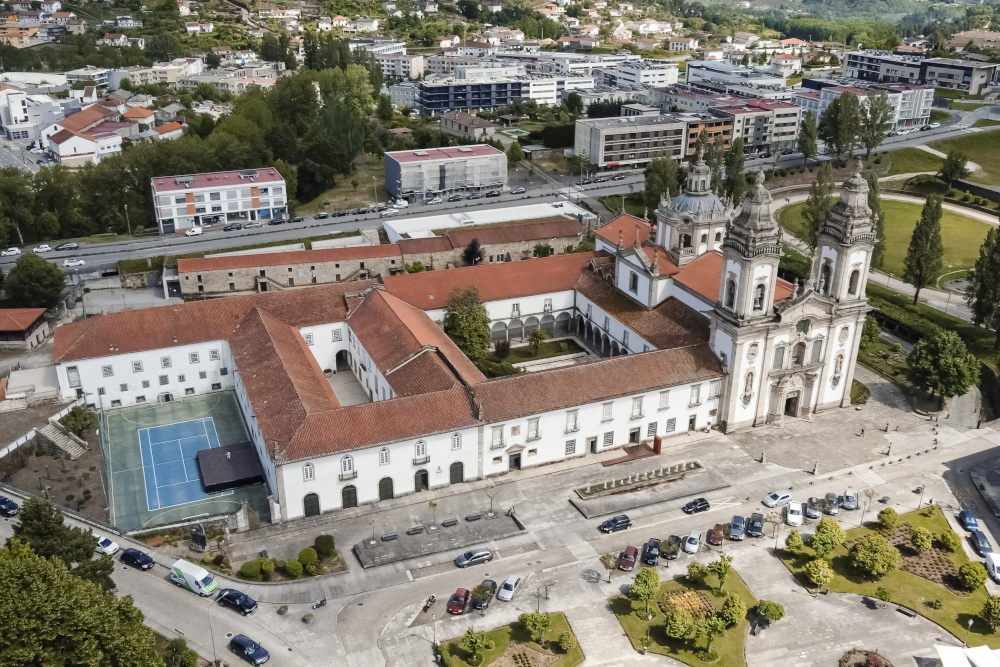 Leia mais sobre Mosteiro de S. Miguel de Refojos com selo Rotas do Norte