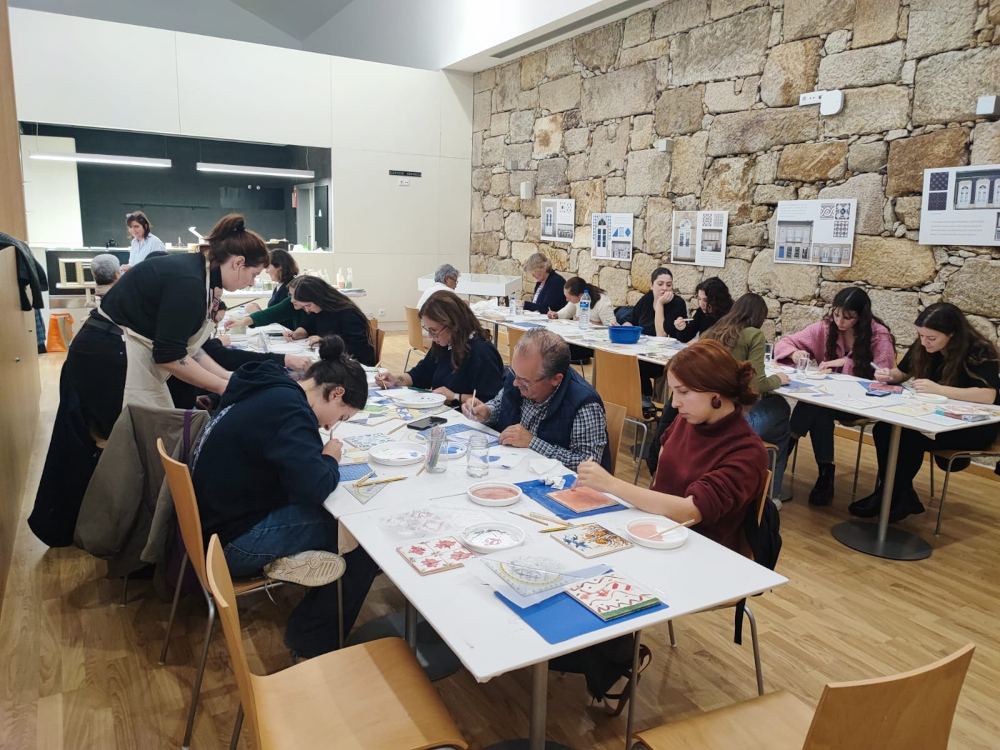 Leia mais sobre «Workshop de Cerâmica - Pintura de Azulejos» foi um sucesso