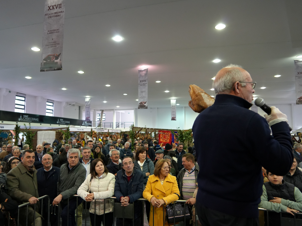 Mar de gente no Leilão das Orelheiras de Cabeceiras de Basto