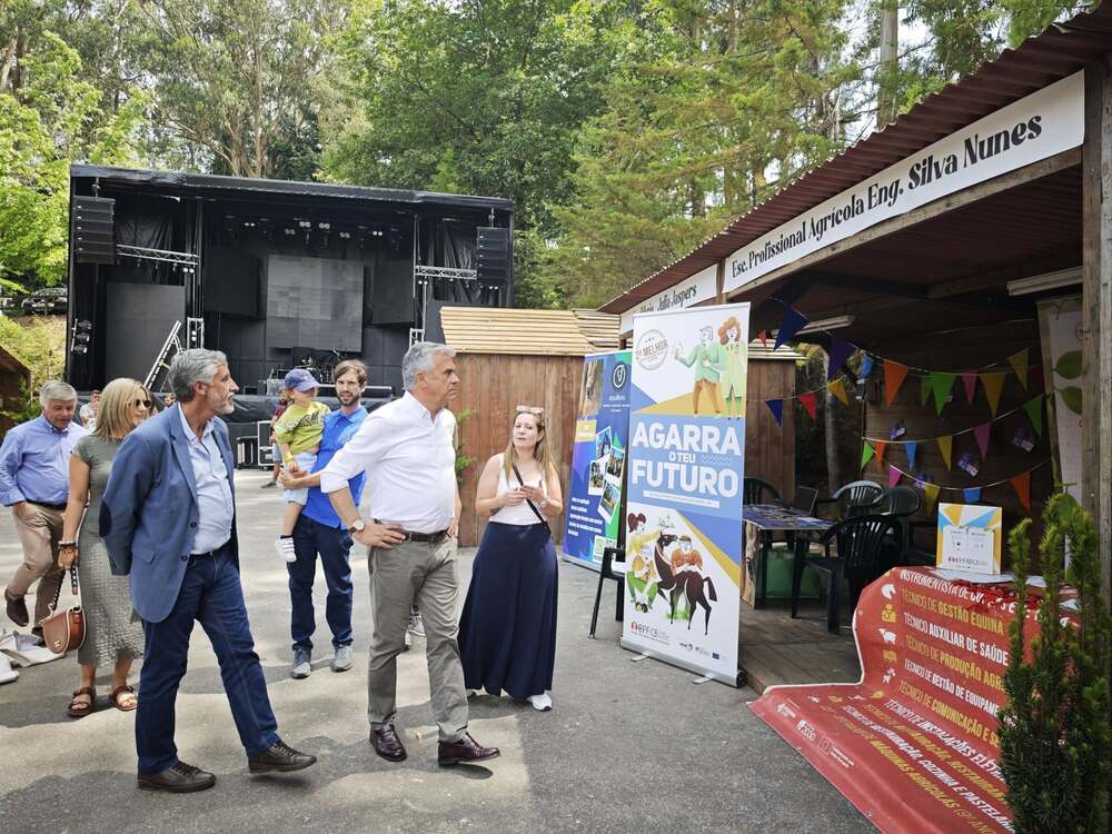 Leia mais sobre Presidente da Câmara inaugurou Feira do Cavalo de Cabeceiras de