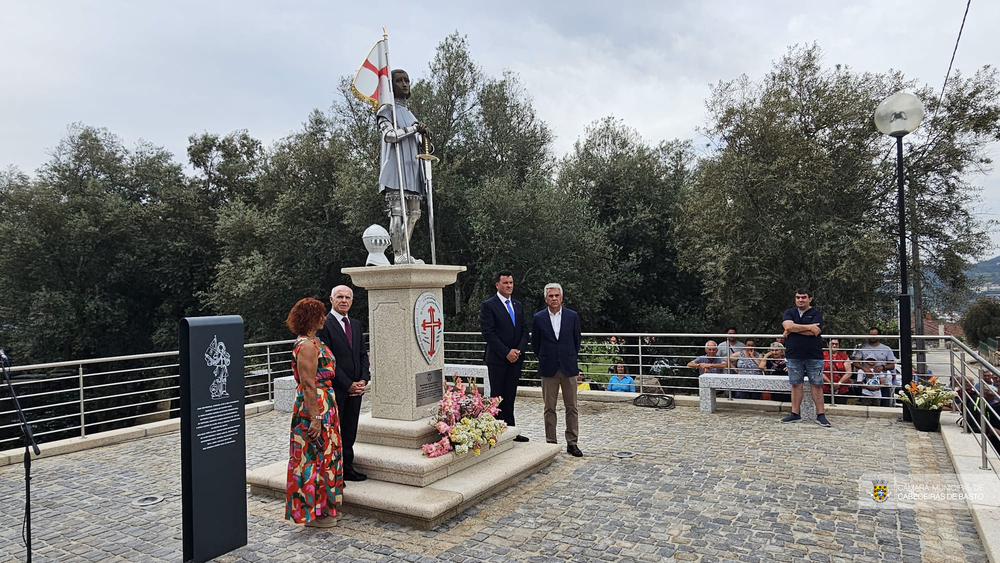 Estátua a D. Nuno Álvares Pereira