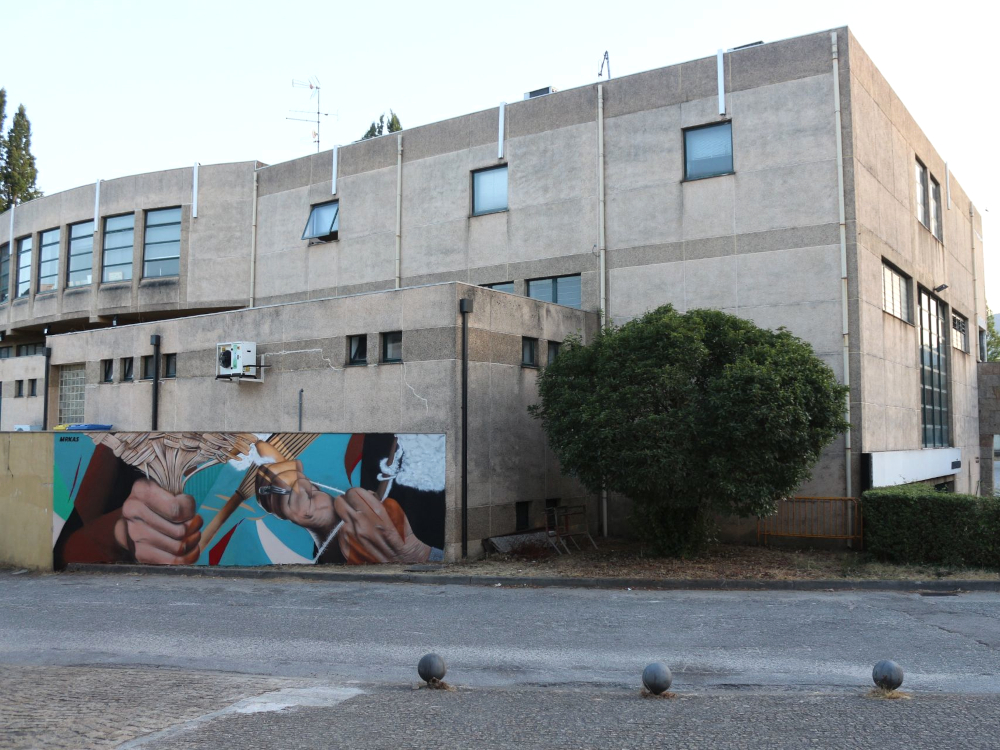 Grafite alusivo aos ofícios e tradições para apreciar no Mercado Municipal