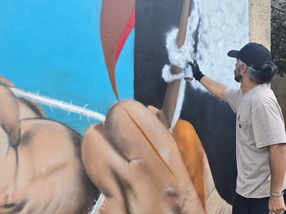 Grafite alusivo aos ofícios e tradições para apreciar no Mercado Municipal