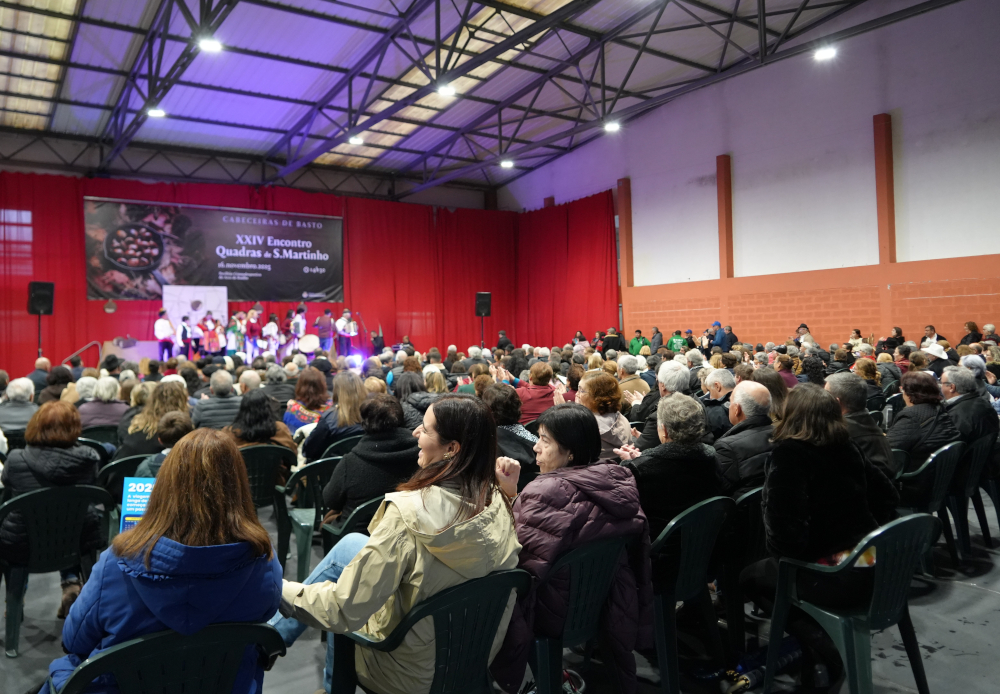 Cantigas de S. Martinho aqueceram tarde de animação no Arco de Baúlhe
