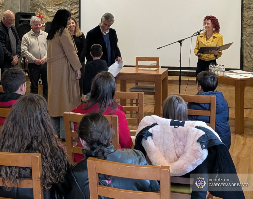 Freguesia de Cabeceiras de Basto entrega apoio ao estudo