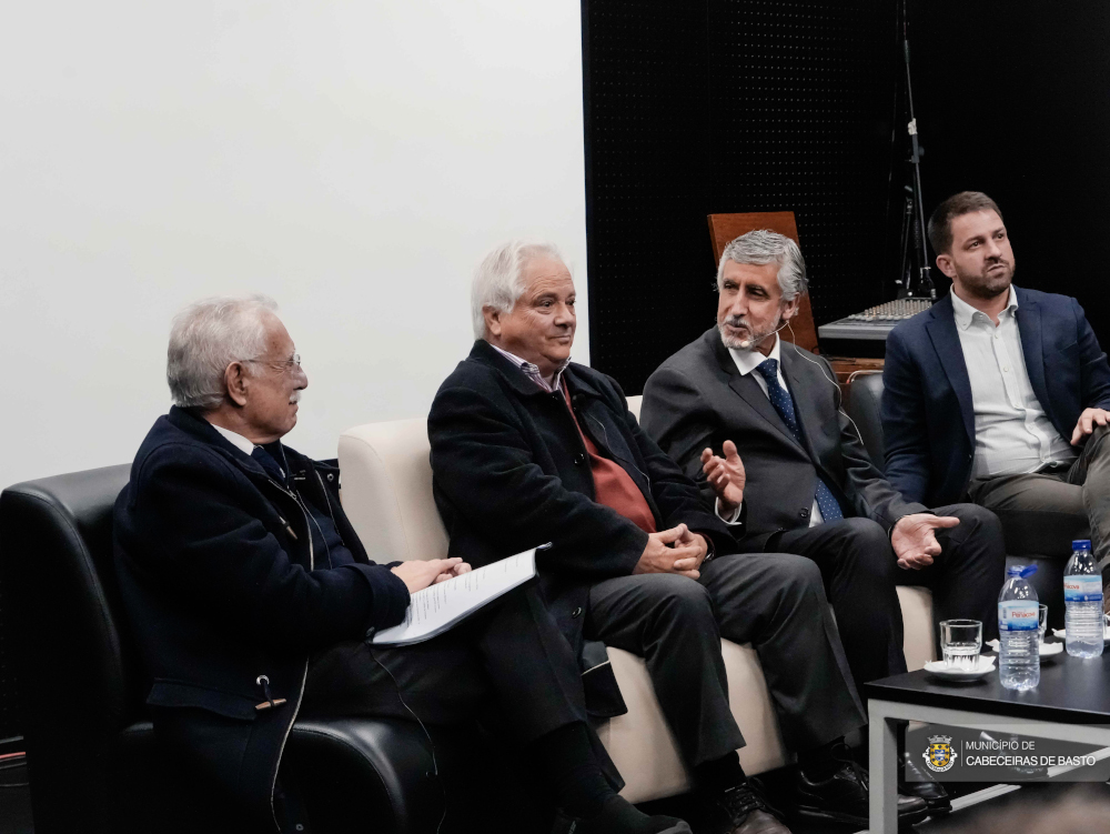 Sessão Comemorativa do 25 de Novembro - mesa redonda