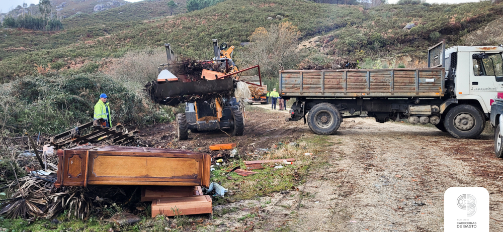 Vinte e cinco toneladas de resíduos recolhidas em lixeiras ilegais