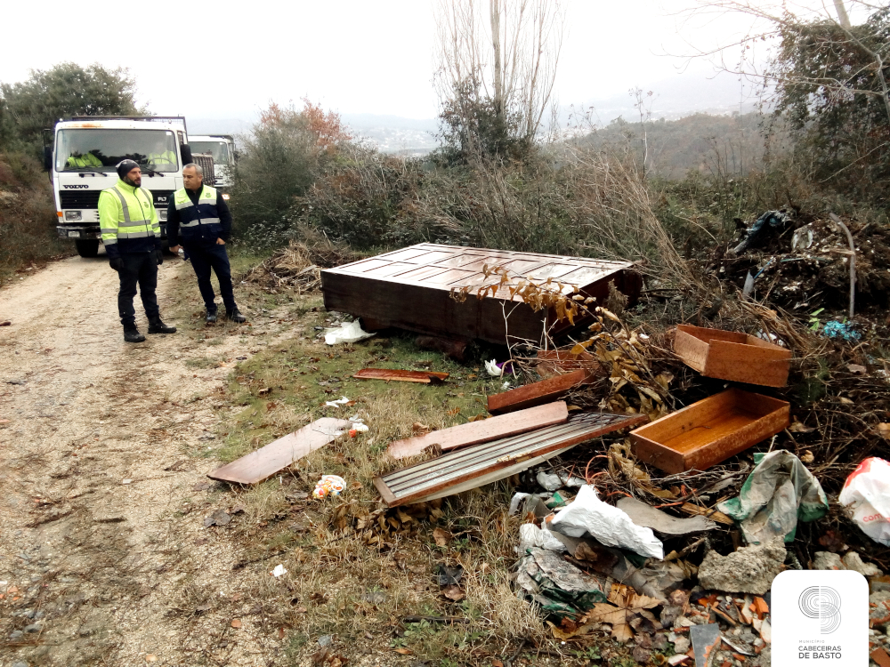 Leia mais sobre Vinte e cinco toneladas de resíduos recolhidas em lixeiras ilegais