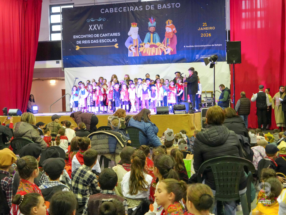 Crianças das escolas cantaram os Reis