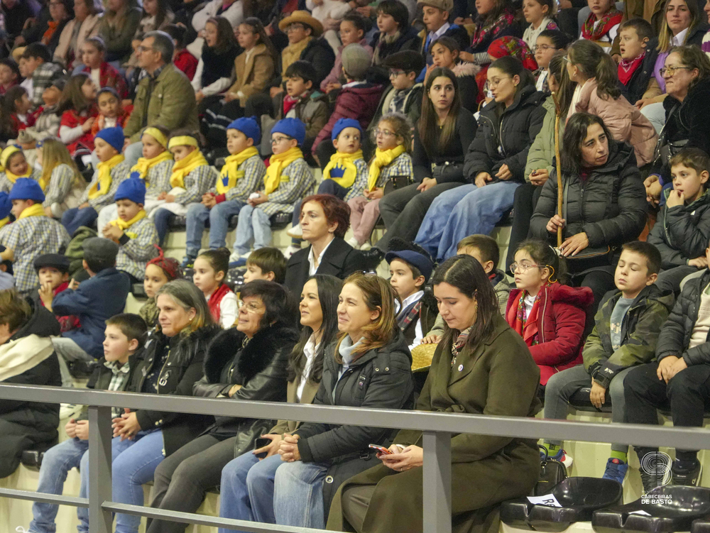 Escolas cantaram os Reis