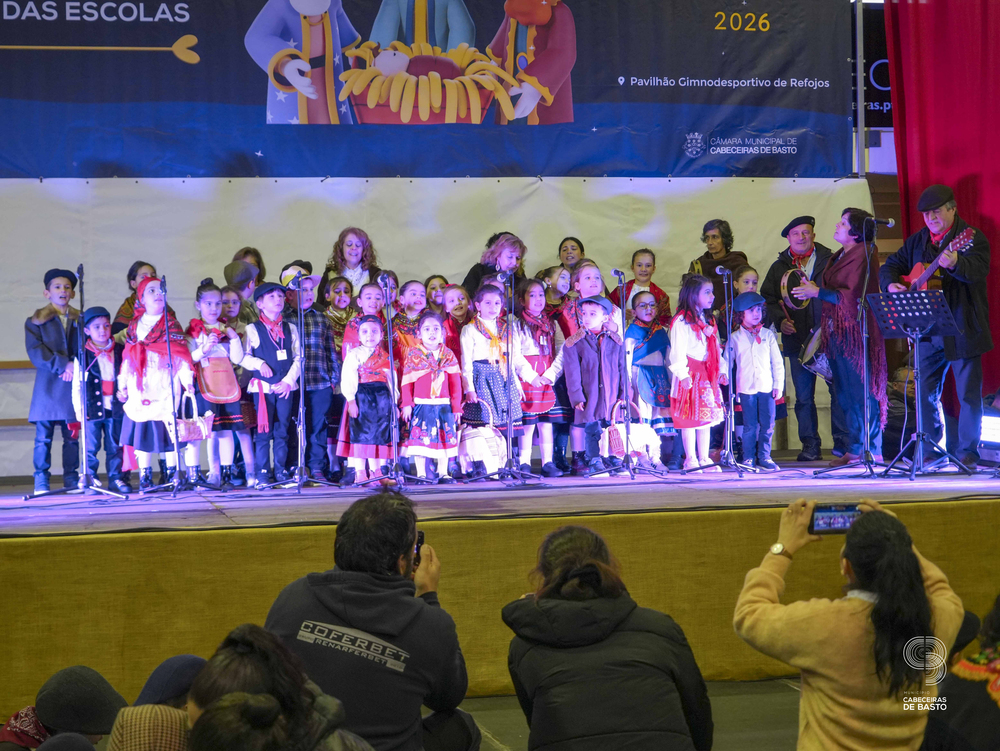 Escolas cantaram os Reis