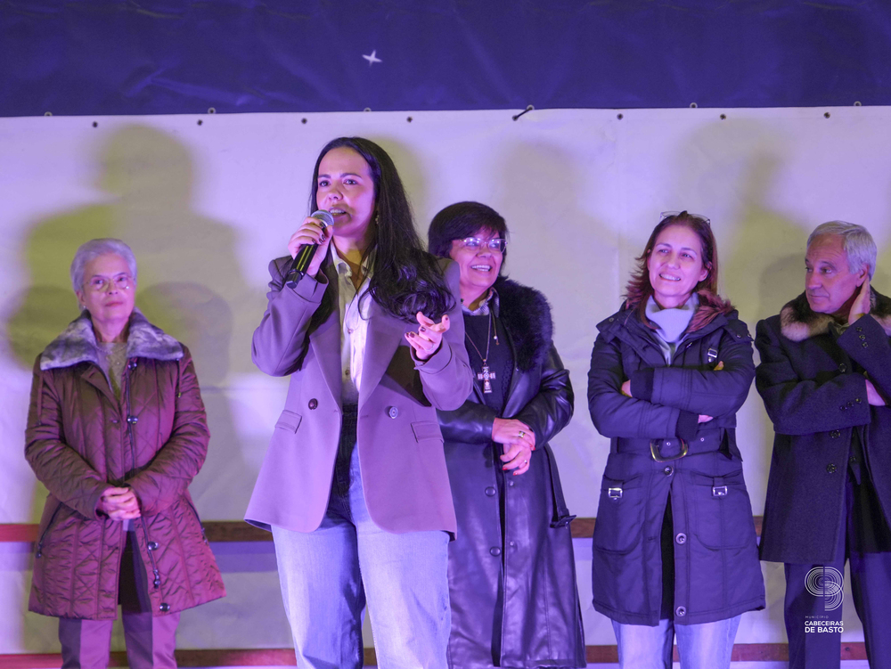 Escolas cantaram os Reis