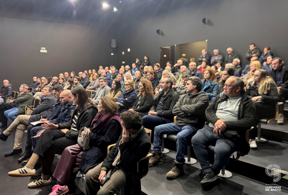 Sessão pública sobre a reorganização da Feira Semanal muito participada