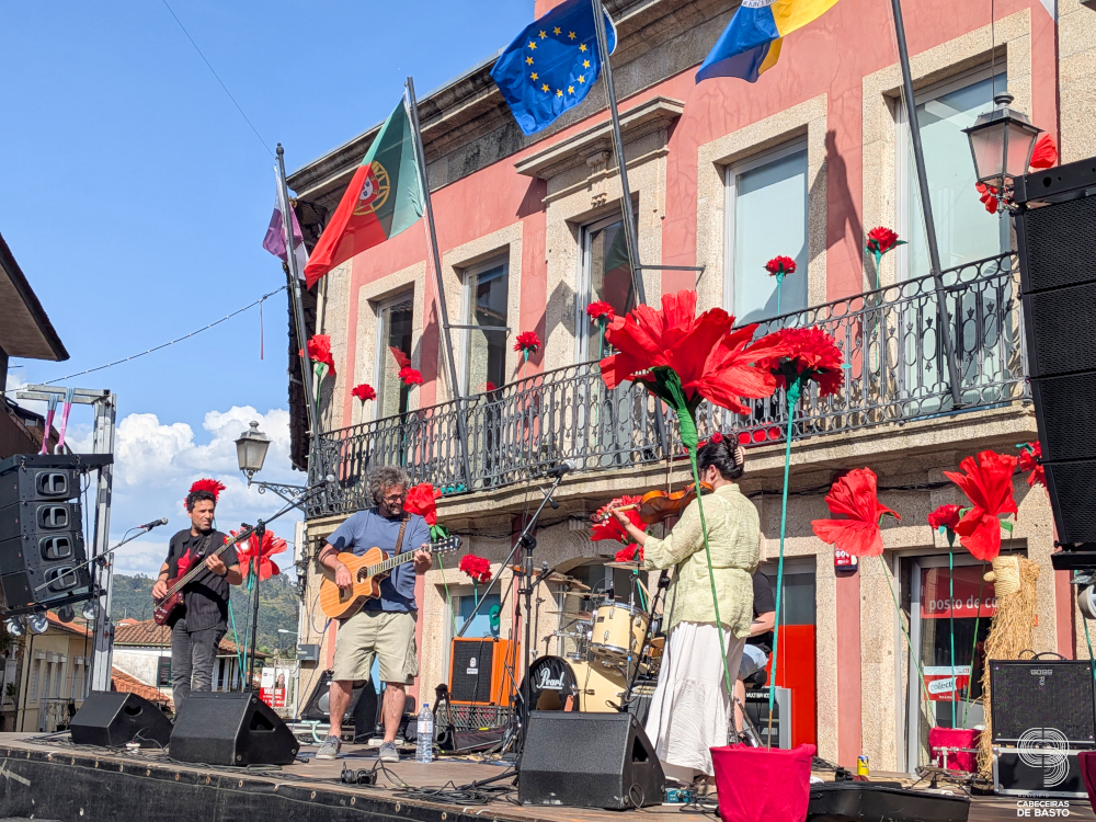 Leia mais sobre Arco de Baúlhe celebrou 25 de Abril