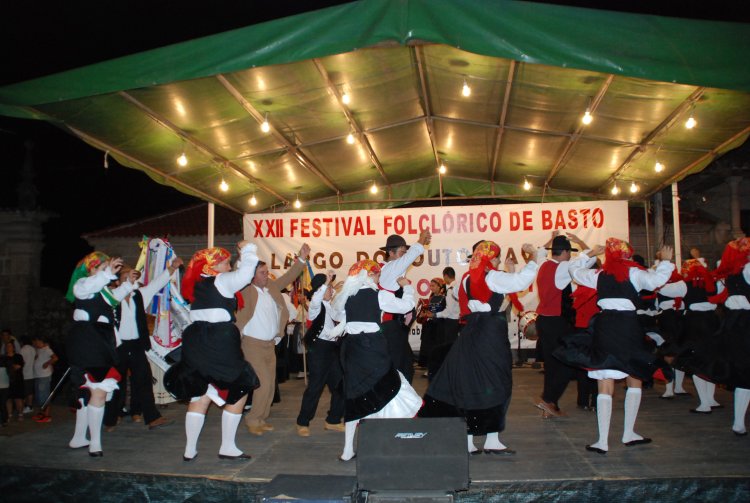 Leia mais sobre Festival Folclórico de Basto regista grande adesão popular