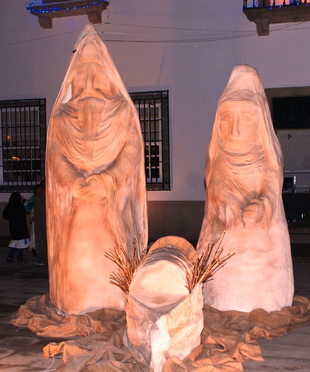 Leia mais sobre Figuras de quatro metros dão vida ao Presépio de Natal