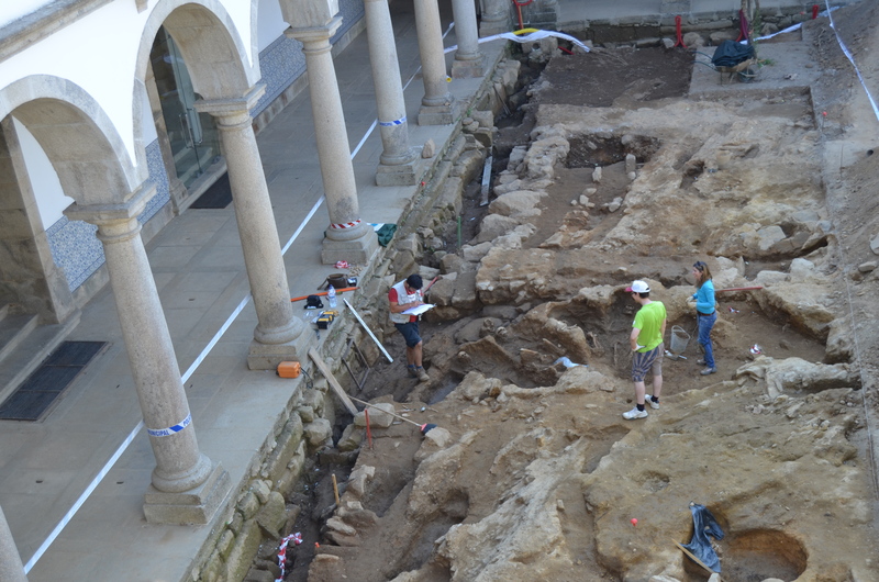 Leia mais sobre Remodelação do claustro desvenda vestígios arqueológicos