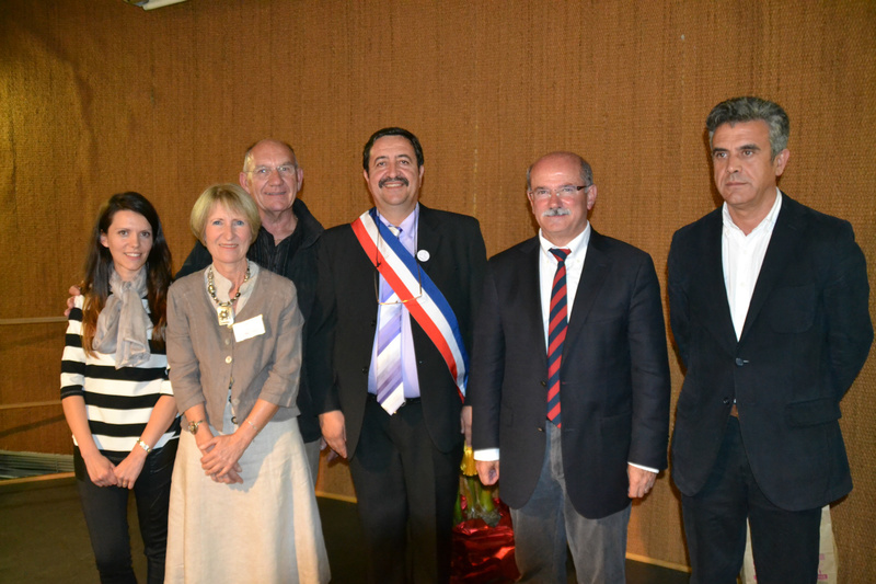 Leia mais sobre Delegação oficializa geminação com Sury-le-Comtal em França